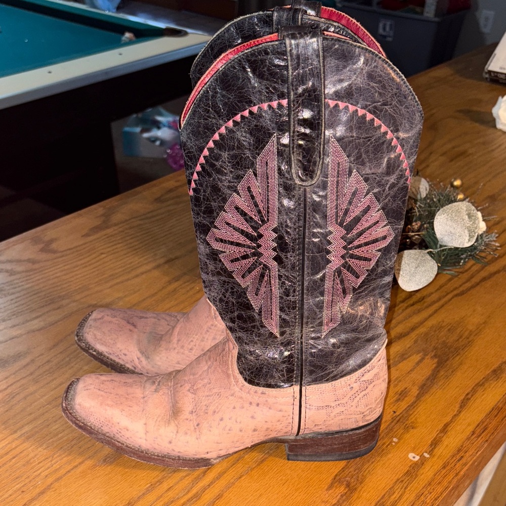 Ferrini Black and Pink Western Boots